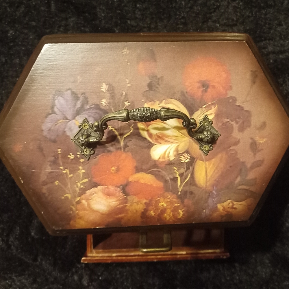 Vintage jewelry box